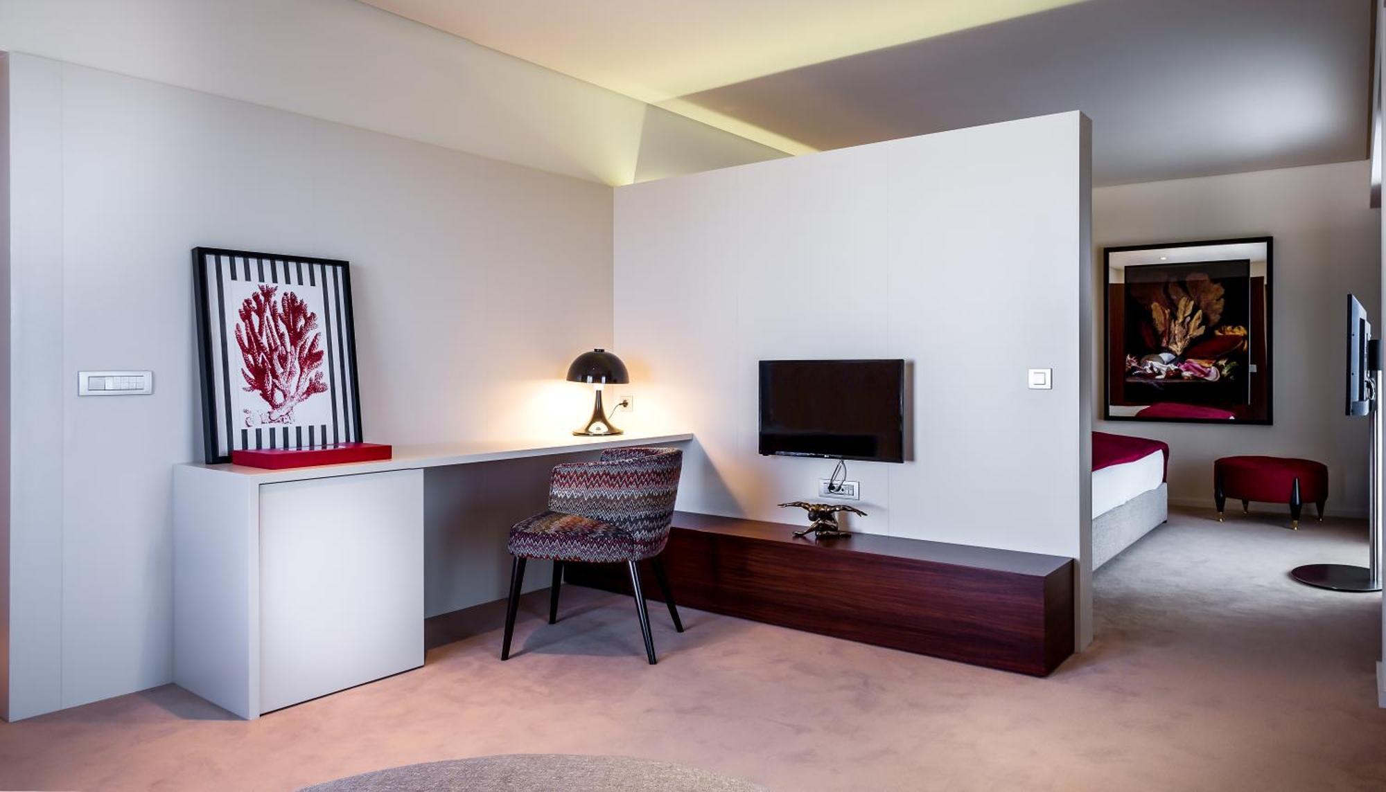 4615 Hotel 4*