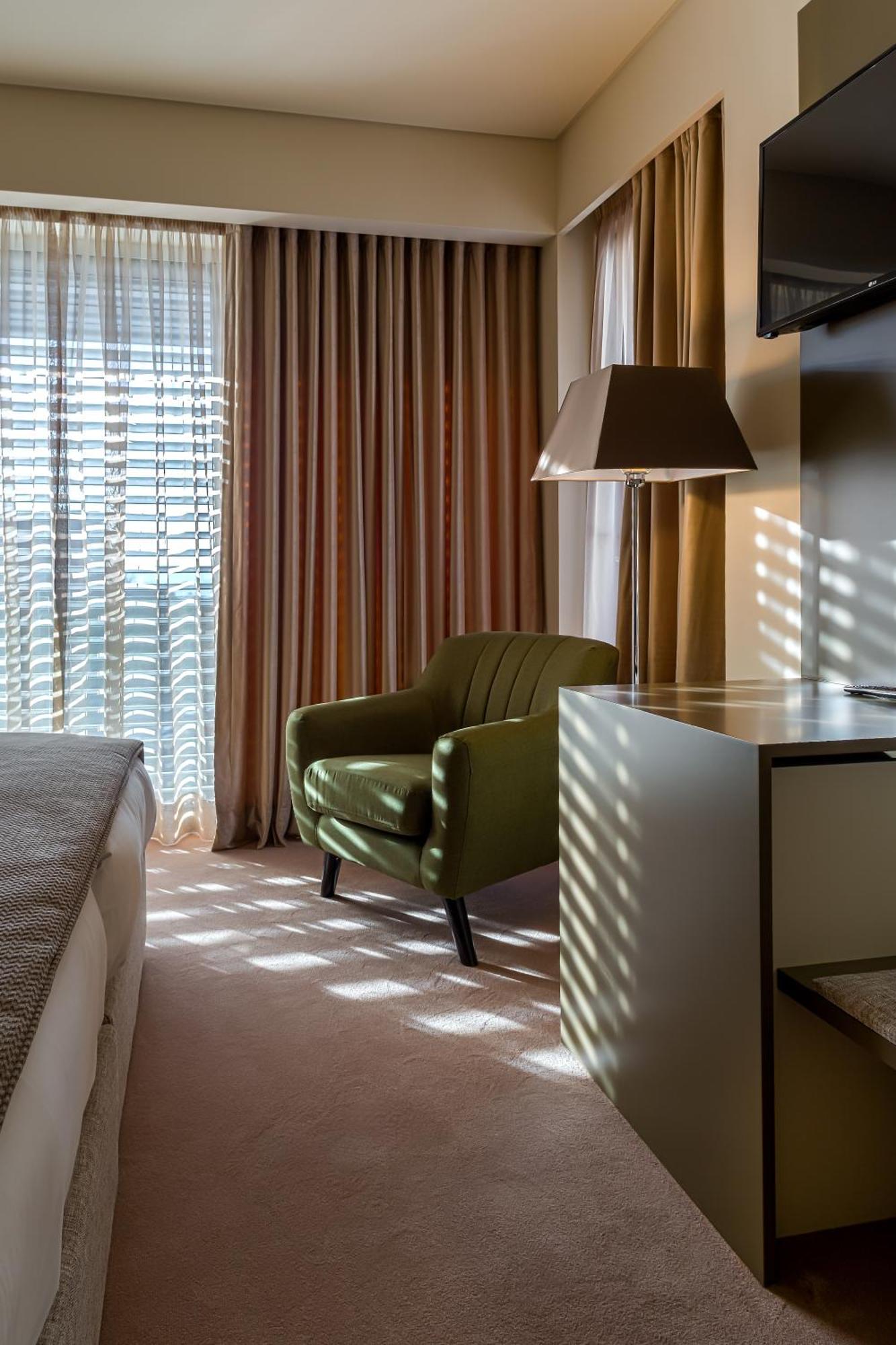 4615 Hotel 4*